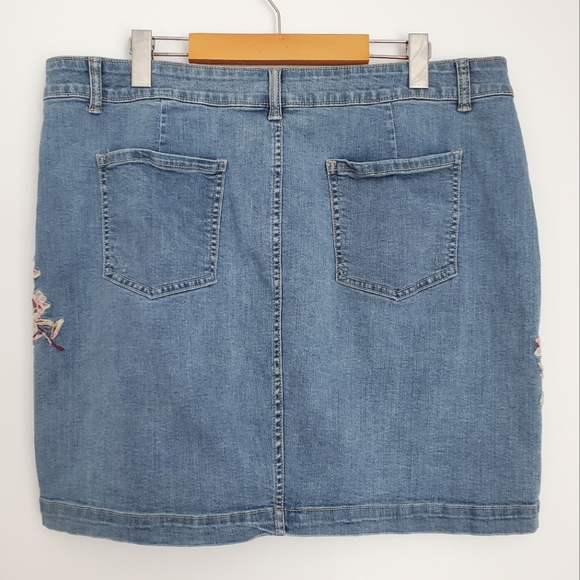 Denim Embroidered Skirt Size 18 - Picture 2 of 3